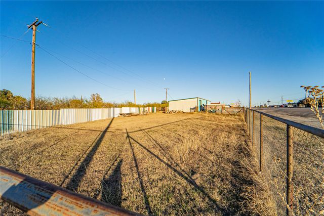 3402 W Walker Street, Breckenridge, TX 76424