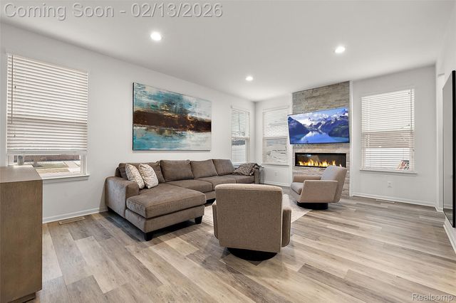 4201 Kent Road, Royal Oak, MI 48073