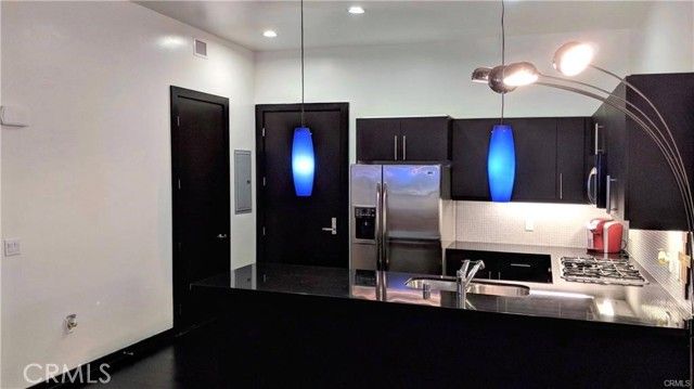 655 S Hope Street 806, Los Angeles, CA 90017