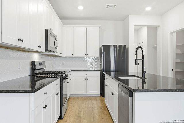 13243 Forscher Crest, San Antonio, TX 78253