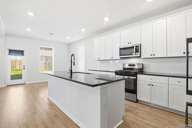 13243 Forscher Crest, San Antonio, TX 78253