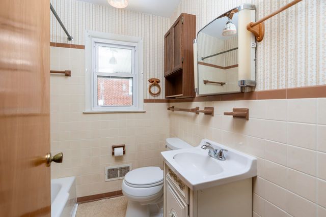 208 GEORGE ST, Staunton, VA 24401