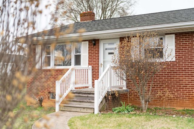 208 GEORGE ST, Staunton, VA 24401