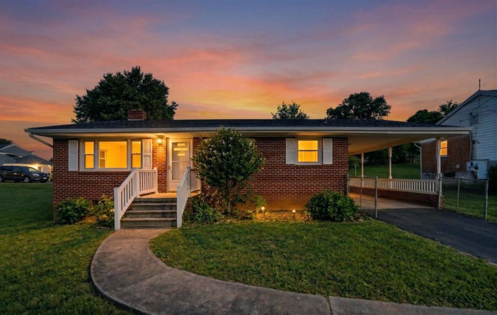 208 GEORGE ST, Staunton, VA 24401