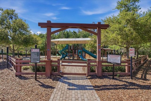 1695 LUDINGTON AVENUE, Wesley Chapel, FL 33543