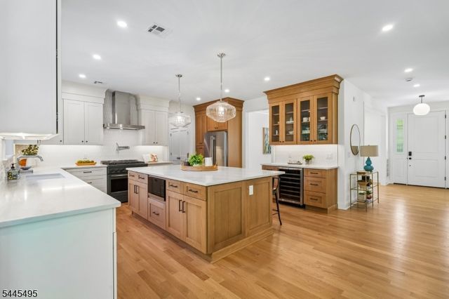 6 Deal Ln, Livingston Twp., NJ 07039