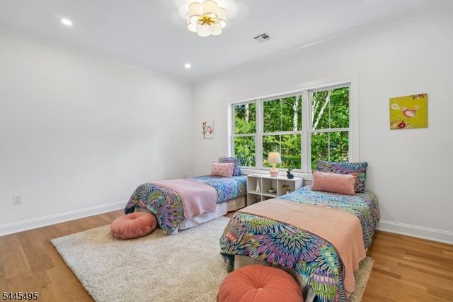 6 Deal Ln, Livingston Twp., NJ 07039