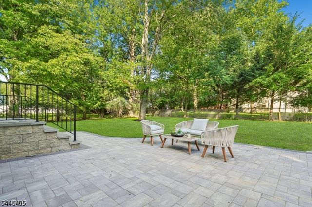 6 Deal Ln, Livingston Twp., NJ 07039