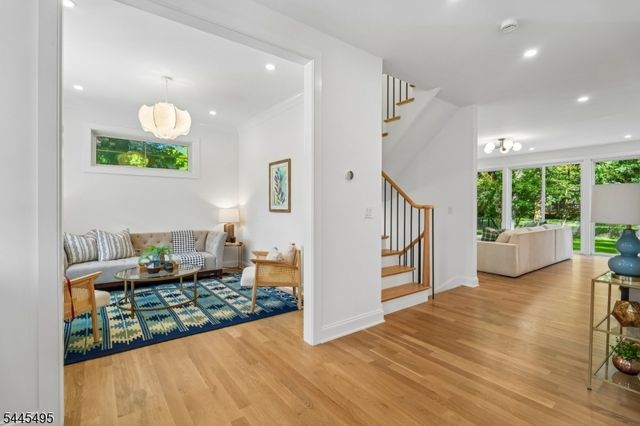 6 Deal Ln, Livingston Twp., NJ 07039