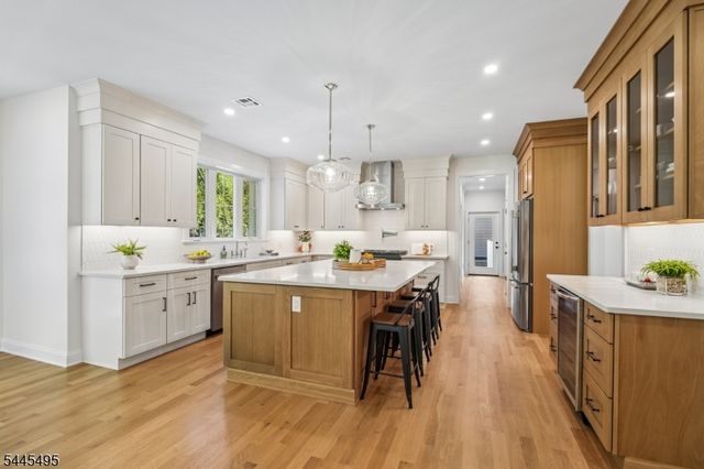 6 Deal Ln, Livingston Twp., NJ 07039
