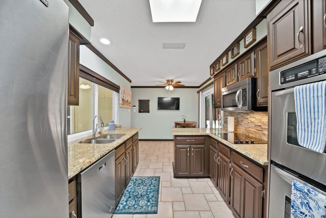 1818 Sara Lane, Richardson, TX 75081