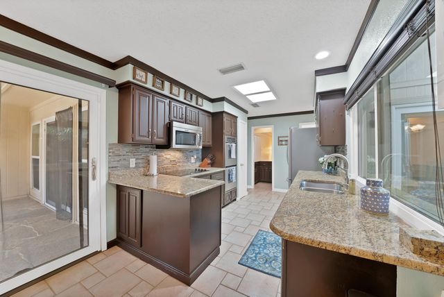 1818 Sara Lane, Richardson, TX 75081