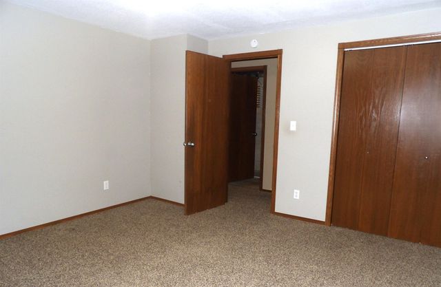 2218 E Tall Tree Rd, Derby, KS 67037