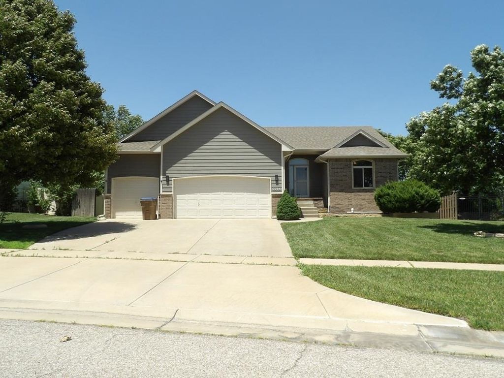 2218 E Tall Tree Rd, Derby, KS 67037