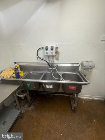 211 W CLINTON AVE, Oaklyn, NJ 08107