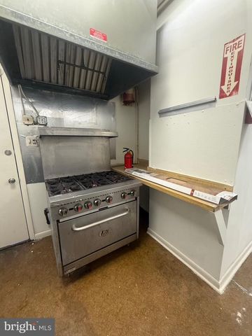 211 W CLINTON AVE, Oaklyn, NJ 08107