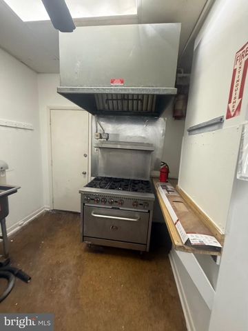 211 W CLINTON AVE, Oaklyn, NJ 08107