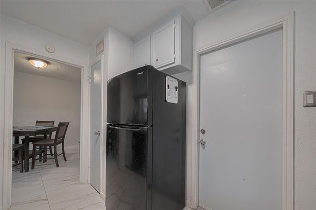 13798 Hollowgreen Drive 305, Houston, TX 77082