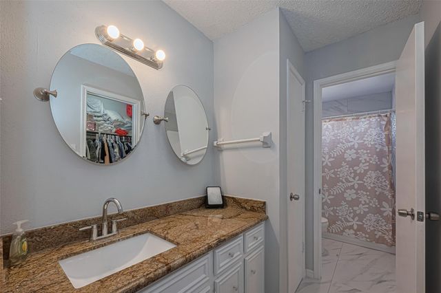 13798 Hollowgreen Drive 305, Houston, TX 77082