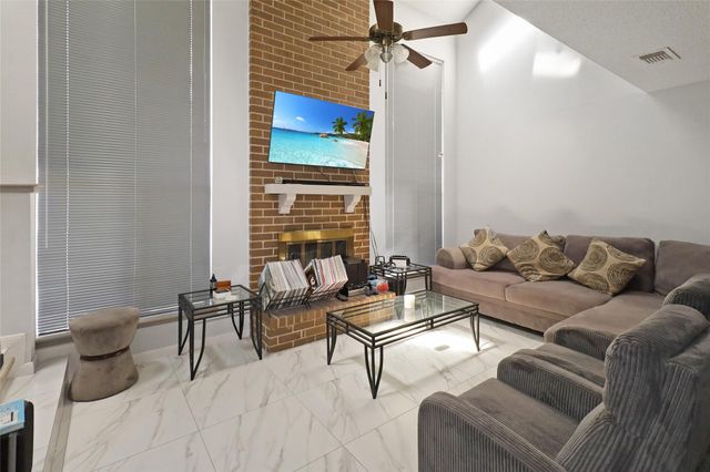 13798 Hollowgreen Drive 305, Houston, TX 77082