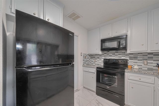 13798 Hollowgreen Drive 305, Houston, TX 77082