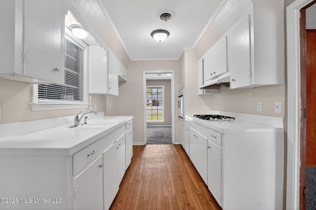 1027 Autumn Street, Jackson, MS 39212