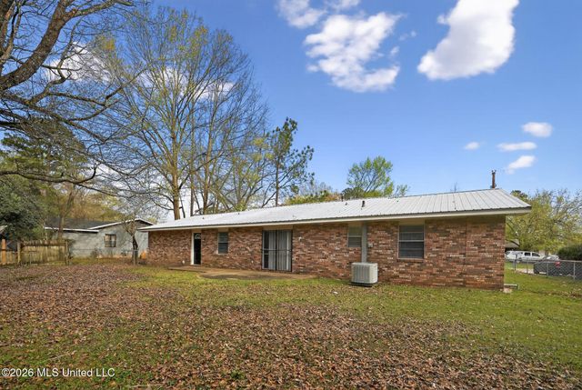 1027 Autumn Street, Jackson, MS 39212