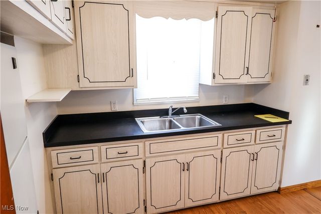 5979 Twin Lakes Drive, Parma, OH 44129