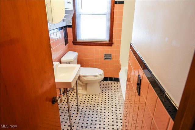 5979 Twin Lakes Drive, Parma, OH 44129