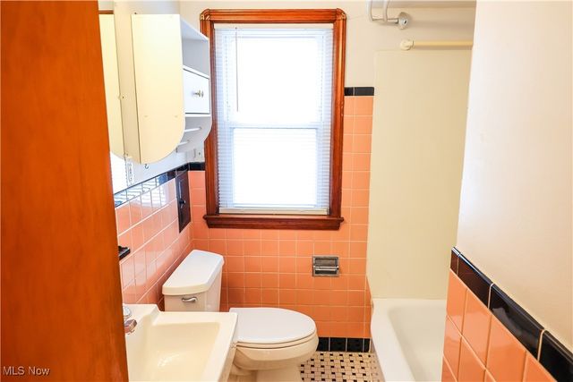 5979 Twin Lakes Drive, Parma, OH 44129