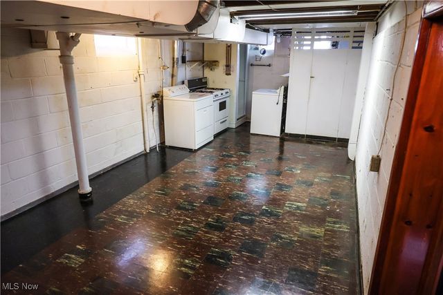 5979 Twin Lakes Drive, Parma, OH 44129