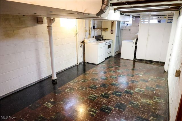 5979 Twin Lakes Drive, Parma, OH 44129