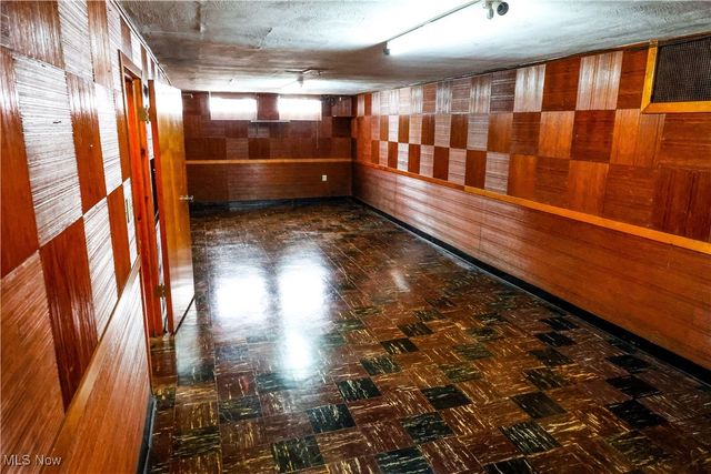 5979 Twin Lakes Drive, Parma, OH 44129