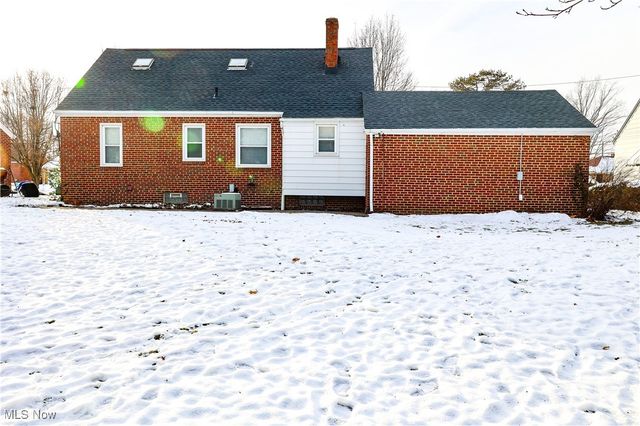 5979 Twin Lakes Drive, Parma, OH 44129