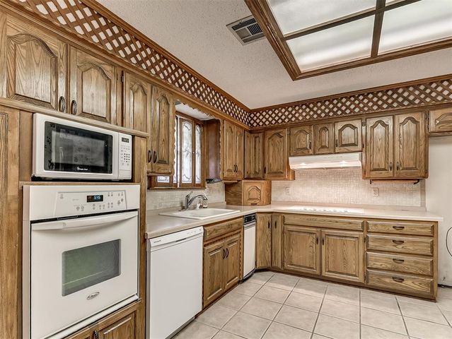 3713 N Bryan Avenue, Bethany, OK 73008