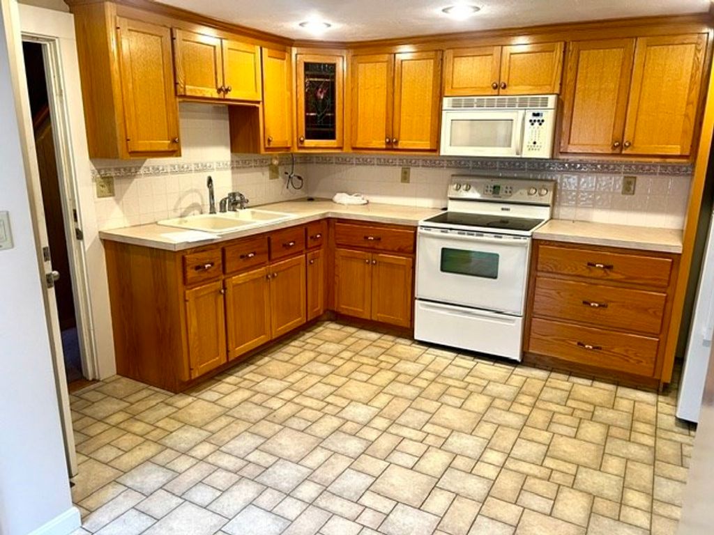 39 Beach St 1, Milford, MA 01757