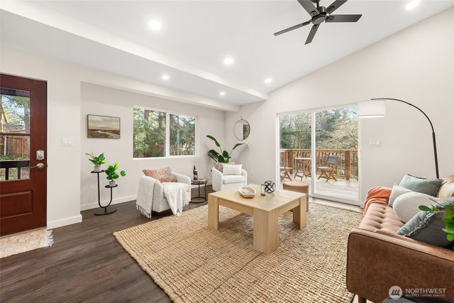 11828 Cove Road SW, Vashon, WA 98070