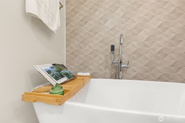 11828 Cove Road SW, Vashon, WA 98070