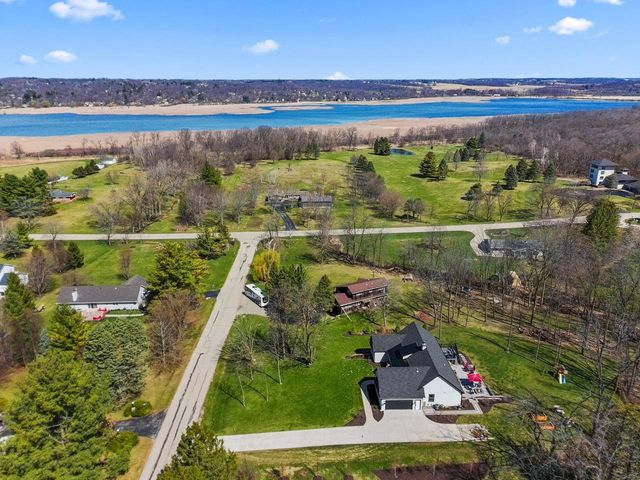 N2872 Balsdon DRIVE, Lake Geneva, WI 53147