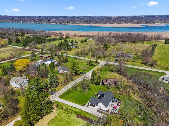 N2872 Balsdon DRIVE, Lake Geneva, WI 53147