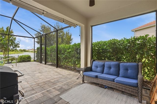2446 Heydon CIR E, Naples, FL 34120