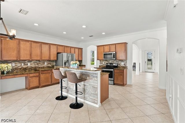 2446 Heydon CIR E, Naples, FL 34120