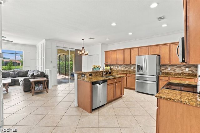 2446 Heydon CIR E, Naples, FL 34120