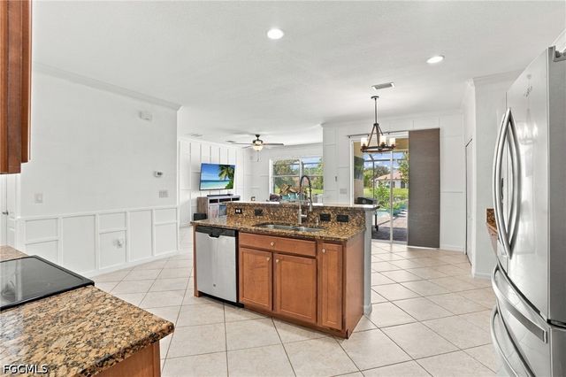 2446 Heydon CIR E, Naples, FL 34120