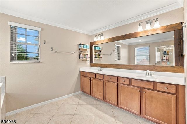 2446 Heydon CIR E, Naples, FL 34120