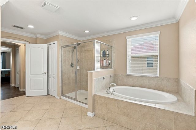 2446 Heydon CIR E, Naples, FL 34120