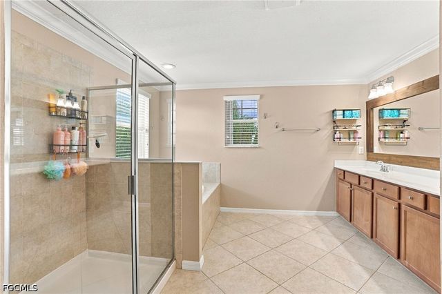 2446 Heydon CIR E, Naples, FL 34120