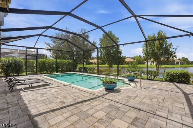 2446 Heydon CIR E, Naples, FL 34120