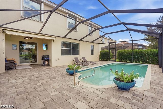 2446 Heydon CIR E, Naples, FL 34120