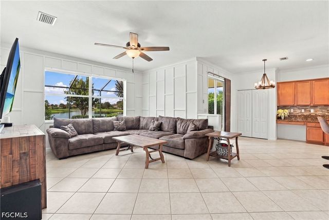 2446 Heydon CIR E, Naples, FL 34120